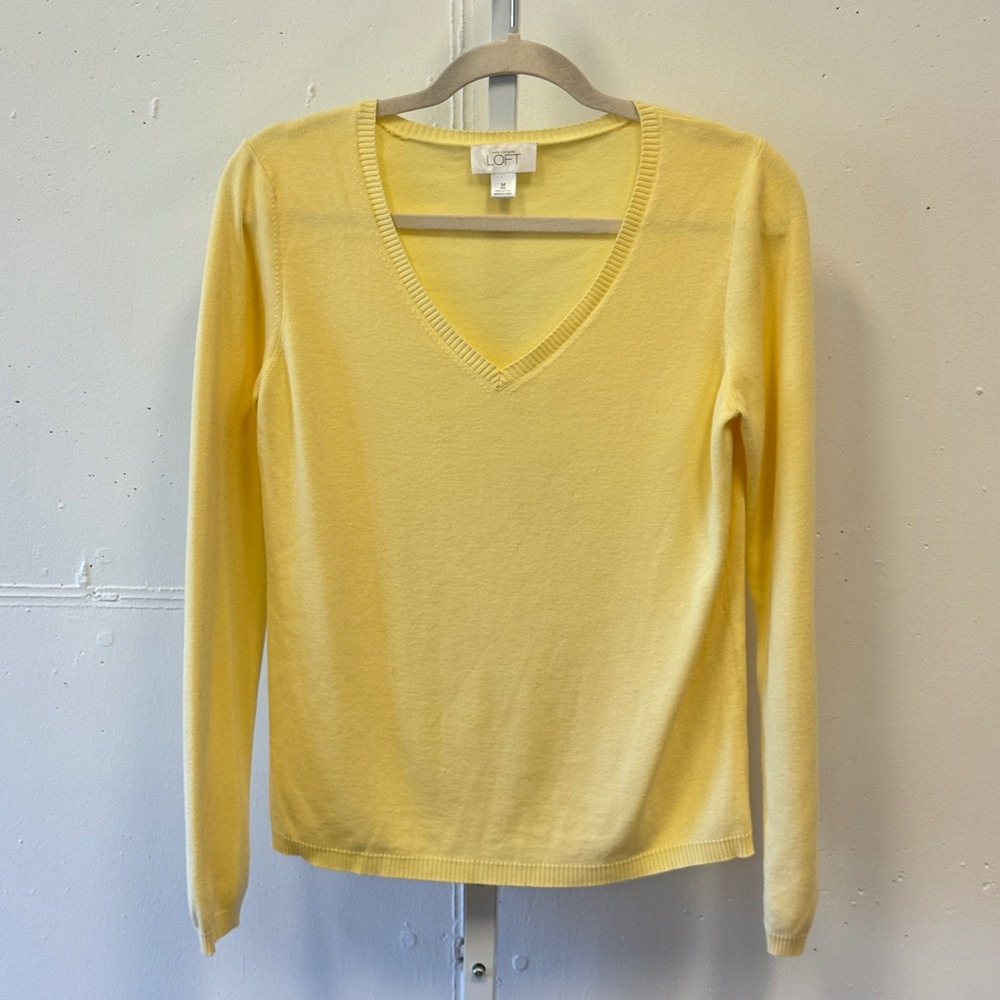 Ann Taylor LOFT Buttery Yellow Pima Cotton V-Neck Sweater Medium Long Sleeve